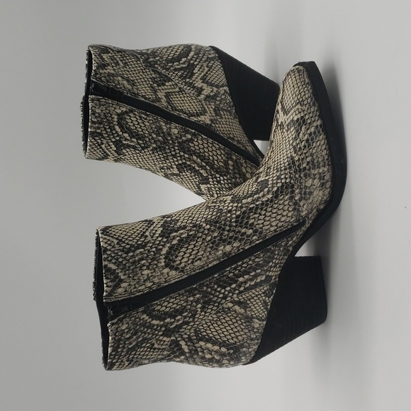 1528- Zodiac Women's Ramona Ankle Boots Size 7 M NWT - Picture 12 of 12